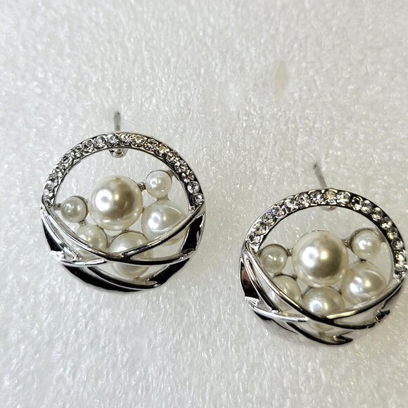 Pearls and Silver Crystal Small Earrings - Picture 3 of 6